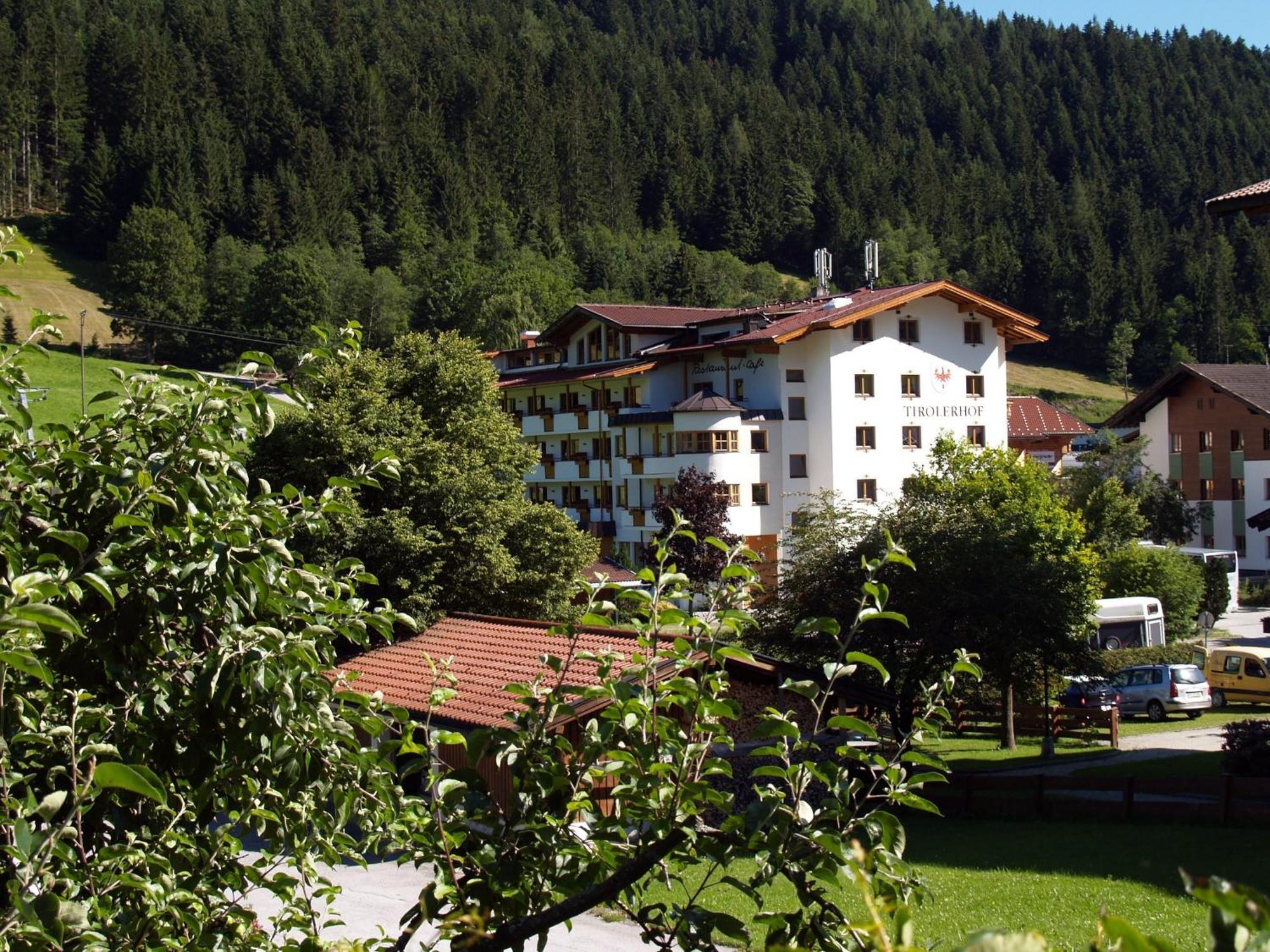 Landhotel Tirolerhof - Wildschoenau - Premium Card Im Sommer Оберау Экстерьер фото