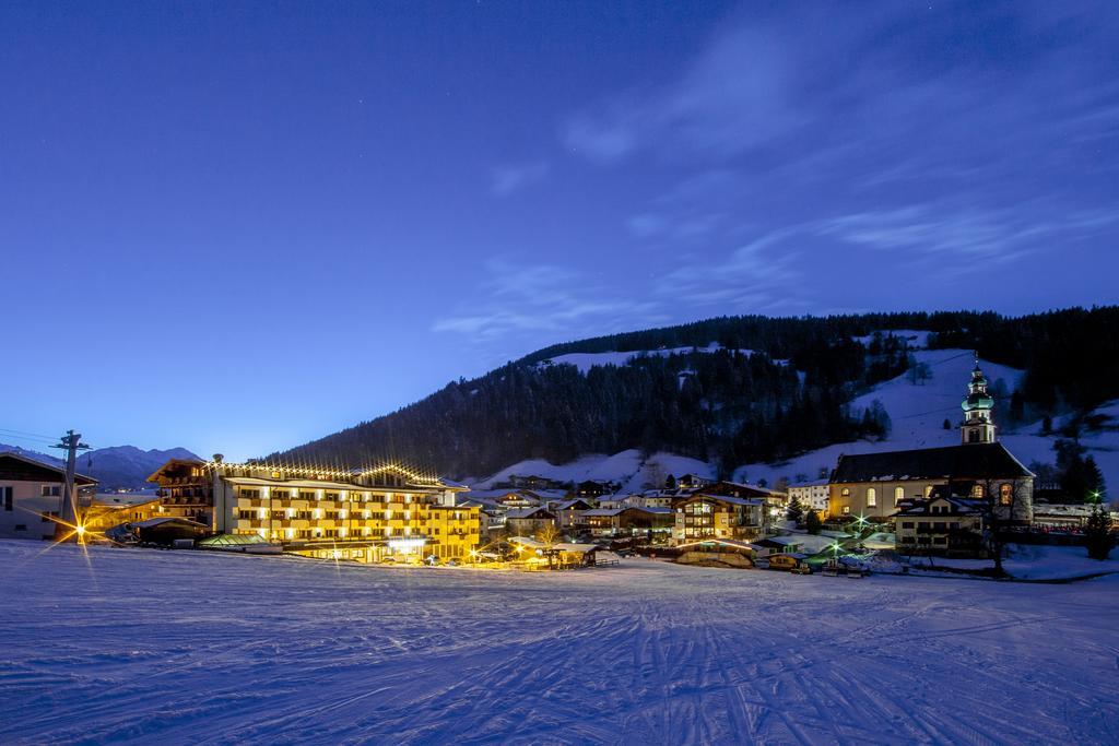 Landhotel Tirolerhof - Wildschoenau - Premium Card Im Sommer Оберау Экстерьер фото